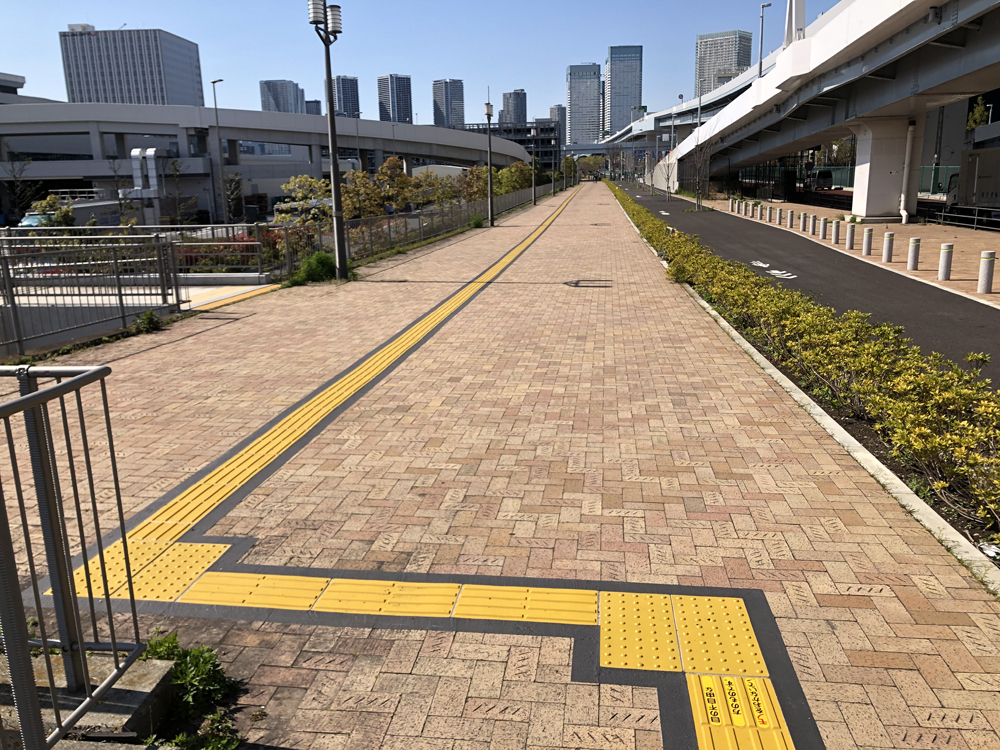 東京中央區有明體育場附近路面